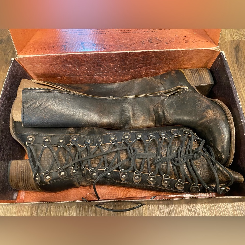 Freebird Chapelle Boots ❌BROKEN ZIPPER❌ Black multi-Color/ Size 10